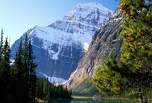 完美体育官网：[图]德甲-萨内梅开二度凯恩传射 拜仁主场3-2圣保利.